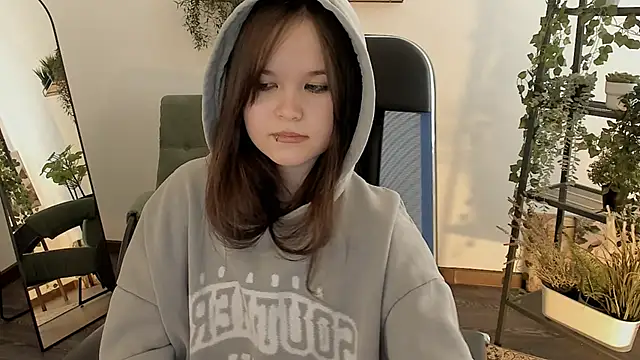 Elainebeness élő XXX-chatje