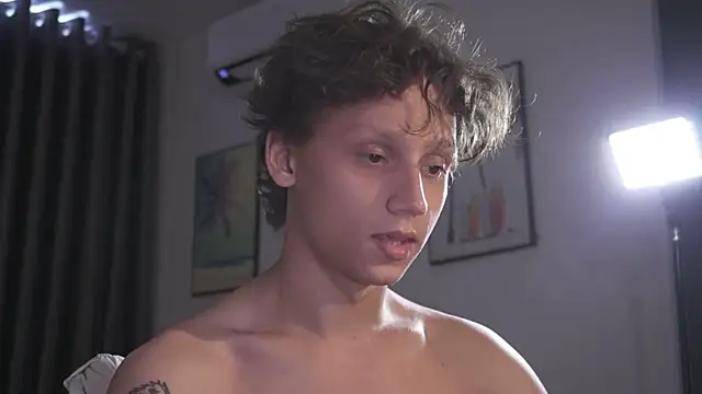 Nicky_neal: διαδικτυακό σόου στην κάμερα