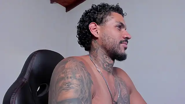 LuigiVitale_1's Live XXX Chat