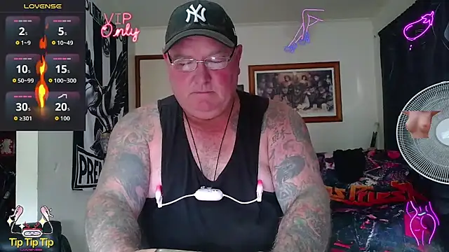 KINKYBLUEYES69 Show Webcam