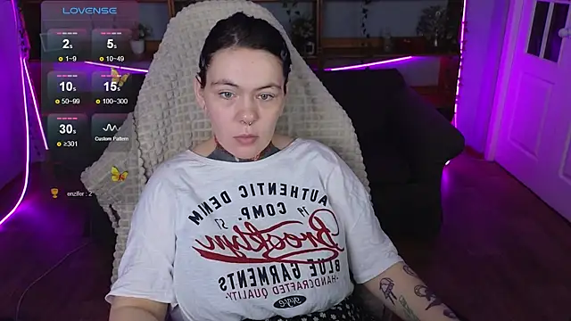QwertyAnnie_Lbo's Webcam Show