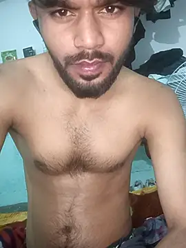 Hotraj24: διαδικτυακό σόου στην κάμερα