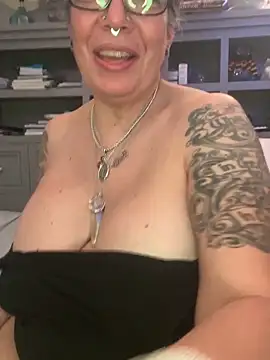 dieseldame1313 Adlı Modelin Canlı XXX Sohbeti