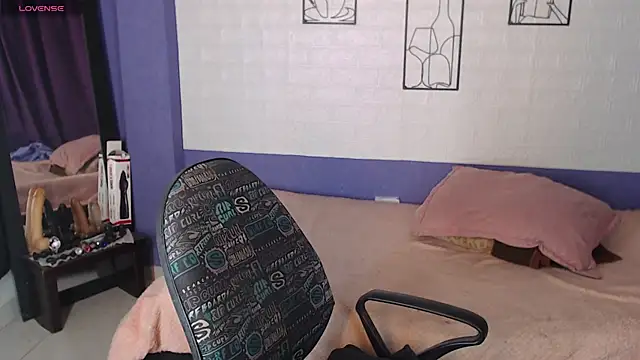 skinny_Yizz's Live XXX Chat