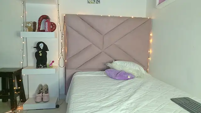 eva_sin18 Adlı Modelin Canlı XXX Sohbeti