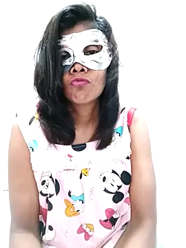 Amisha-35: διαδικτυακό σόου στην κάμερα