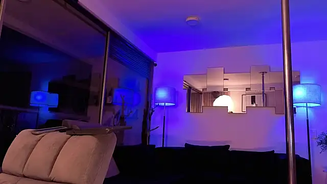 mandi4pole_ Live XXX-chat