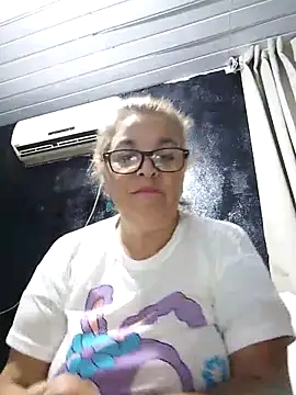 Czat XXX na żywo – momismilf544