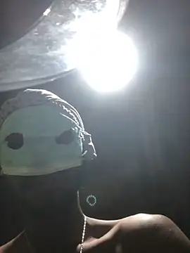 Show modela kavi1q1 na web-kameri