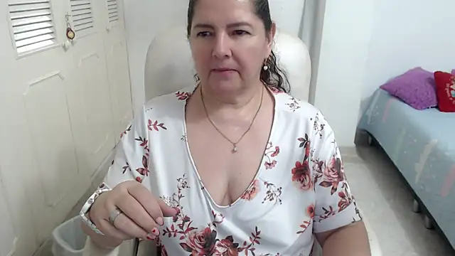 leonela_69's Live XXX Chat
