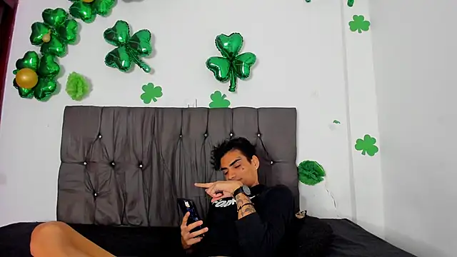 Gay_Red_Room: διαδικτυακό σόου στην κάμερα