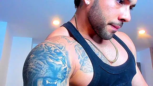 Raytorres: διαδικτυακό σόου στην κάμερα