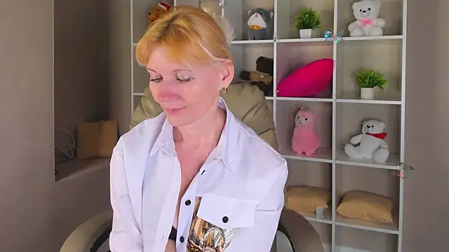 Julie_LucasのライブXXXチャット