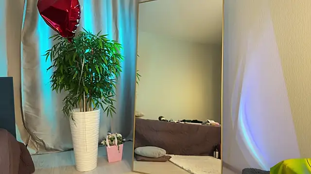 Chat +18 de -Solar-Jane- ao vivo