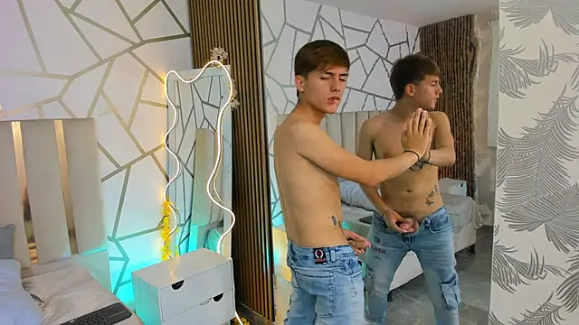 EVAN_TAY Adlı Modelin Canlı XXX Sohbeti