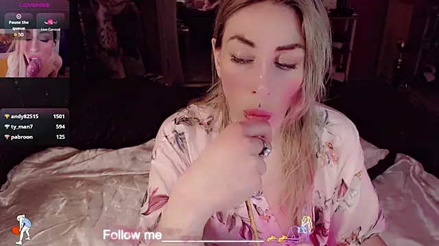 AnnieGOld_ Live XXX-chat