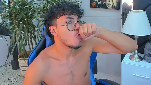 Chat XXX ao vivo de kai_storn