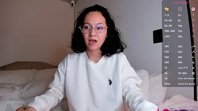 Chat +18 de Anyi_1 ao vivo