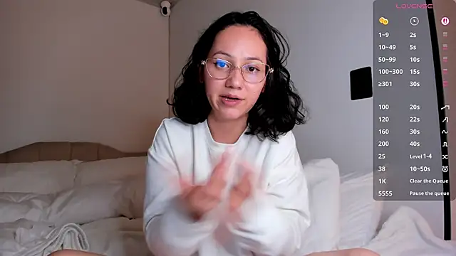 Chat +18 de Anyi_1 ao vivo