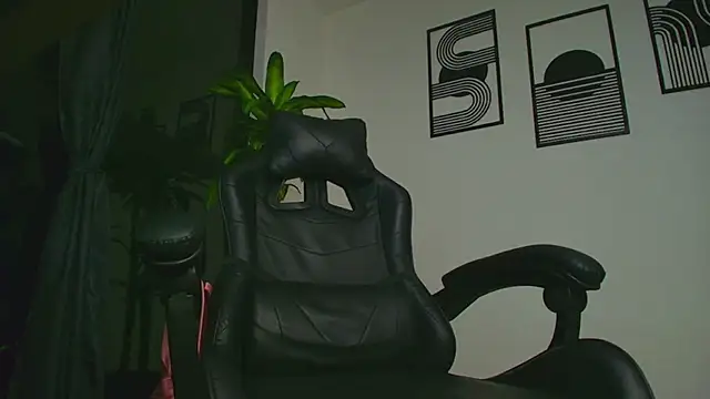 XXX chat uživo modela ALPHA_DOMINUS_