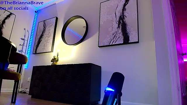 BriannaBrave: вебкам-шоу
