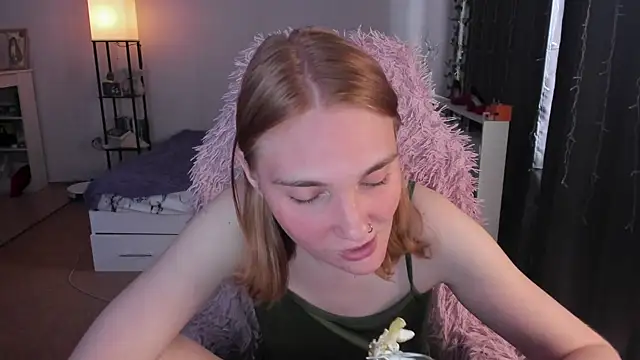 แชท XXX สดของ ReddHotPipper