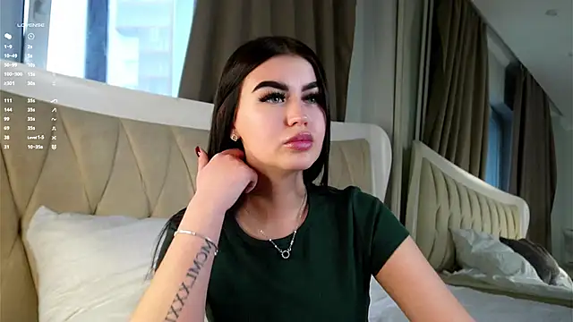 CoreenYorton Adlı Modelin Canlı XXX Sohbeti