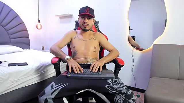 Show modela MatthewCullen na web-kameri