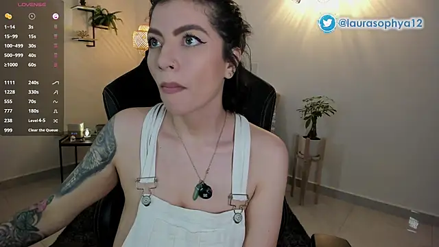laurasophya live XXX chat