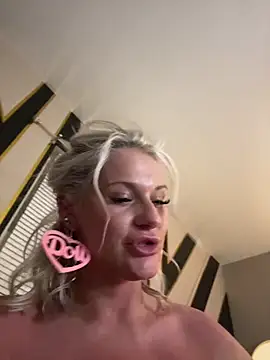 Peachyb élő XXX-chatje