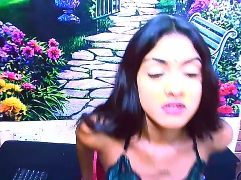 IndianPretty14u2Luv's Live XXX Chat