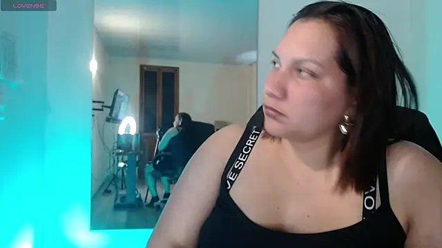 mia_coral1 Adlı Modelin Canlı XXX Sohbeti