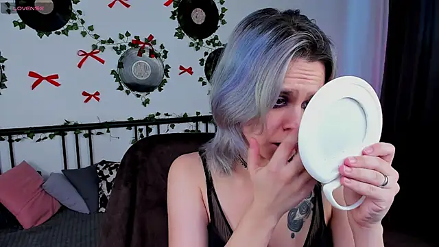 LiraBelle: онлайн-секс-чат