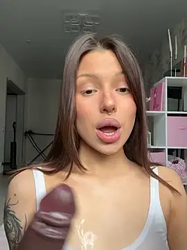 Leila_Brooklyn Adlı Modelin Canlı XXX Sohbeti