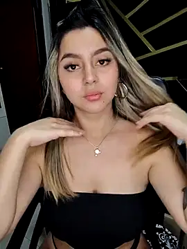 CelesteBlaze_ Adlı Modelin Canlı XXX Sohbeti