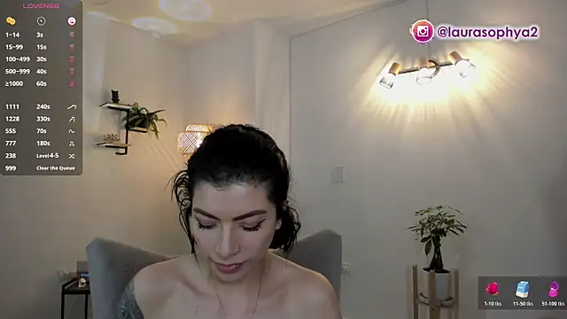 laurasophya Chat XXX live