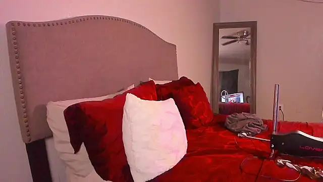 yiauana élő XXX-chatje