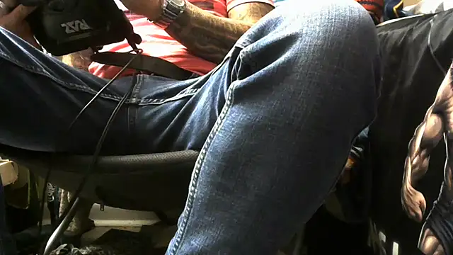 crassanova: διαδικτυακό σόου στην κάμερα