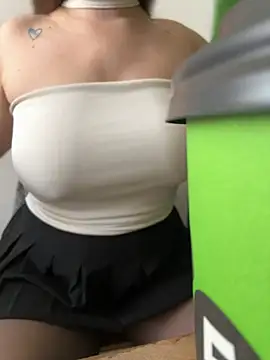 แชท XXX สดของ CrazyTori