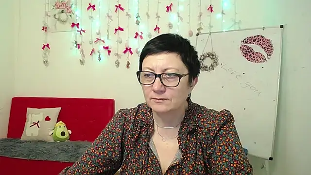 EmilyL0ve Adlı Modelin Canlı XXX Sohbeti