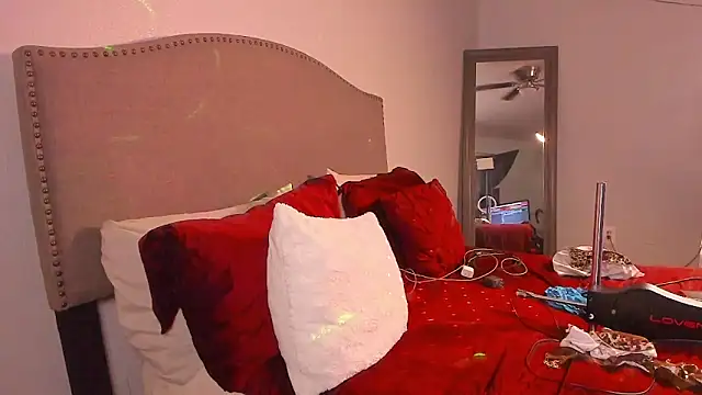 yiauana Show in webcam