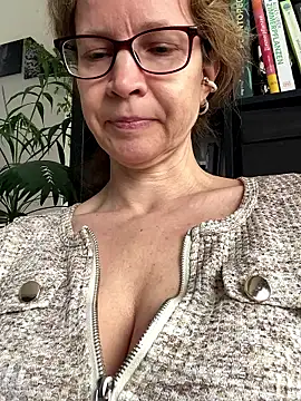 AnnikaRose Adlı Modelin Canlı XXX Sohbeti