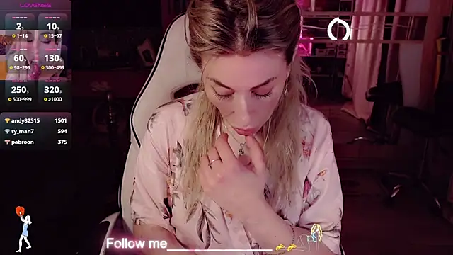 แชท XXX สดของ AnnieGOld_