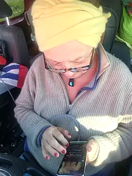 Hot-Muci 即時 XXX 聊天