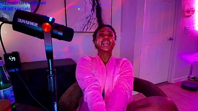 Pokazy przed kamerką – BriannaBrave