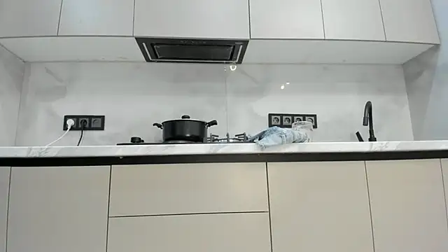 XXX chat uživo modela Mia_Meow_