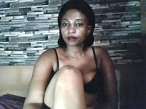 Enbonyseductionz21 Adlı Modelin Canlı XXX Sohbeti