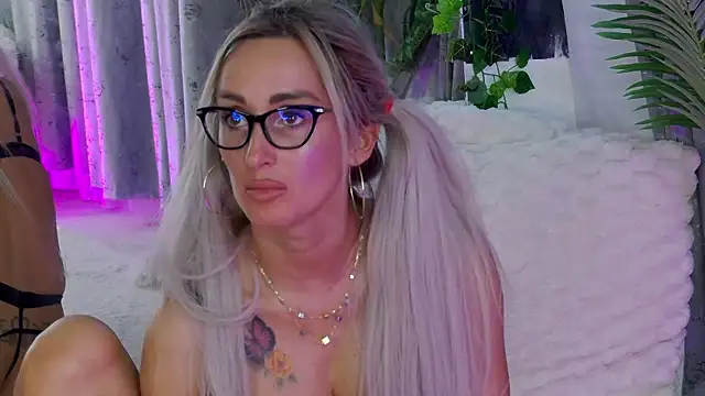 Chat XXX en directo de IsabelleEthan