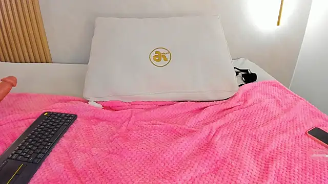 lua_rosse élő XXX-chatje