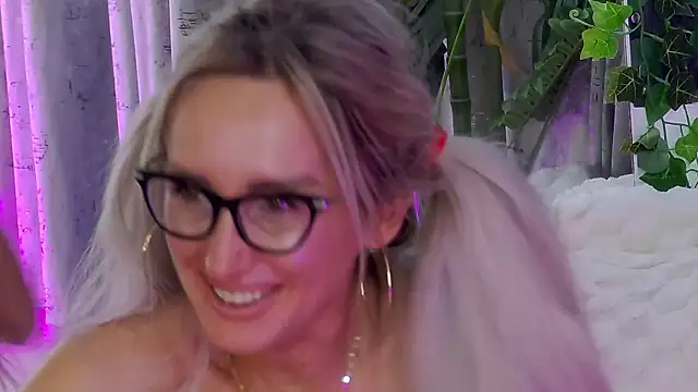 IsabelleEthan Chat XXX in diretta